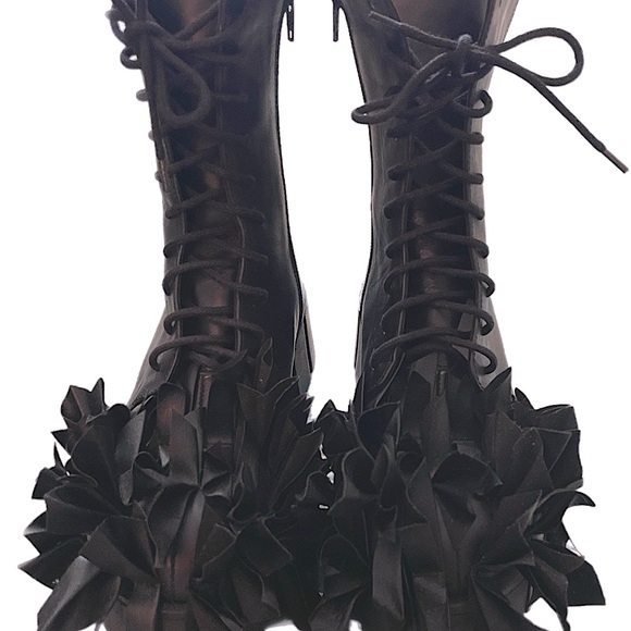 Rare Papucei Black Leather Lace-Up Boots with Floral Detailing Sice 38 NIB NWT - Picture 1 of 10